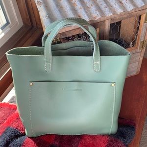 Portland leather Sage medium classic crossbody